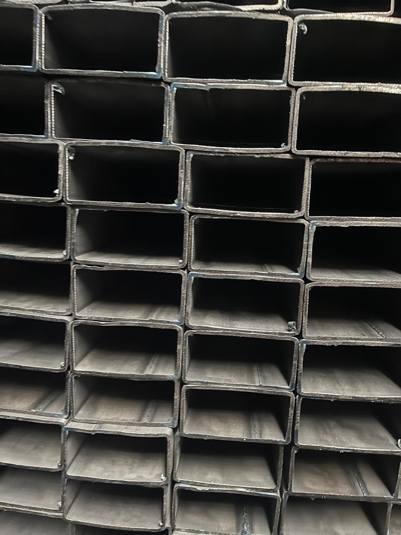 End view of stacked rectangular billets