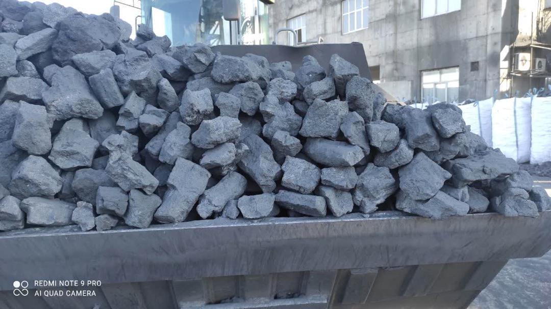 Lumps of ferrosilicon in a loader